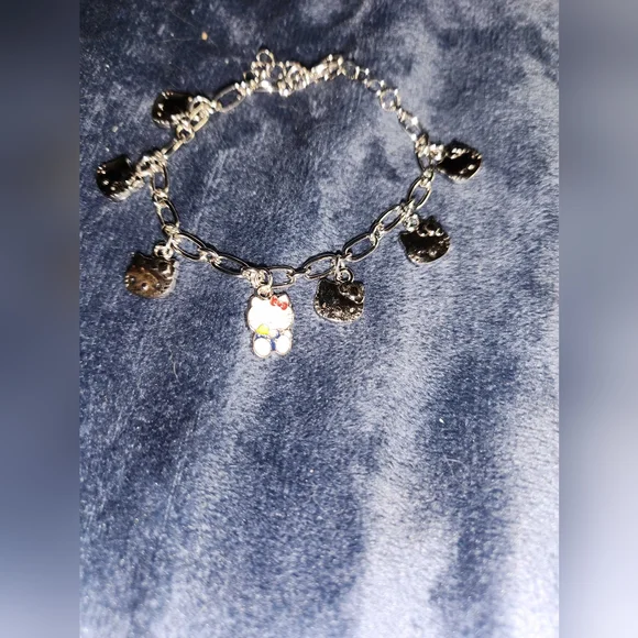 Hello kitty charm bracelet Made by me - Picture 5 of 5